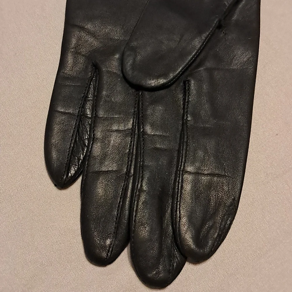 Fownes Women Black Leather Gloves with 100% Silk Lining Fitted Elegant Driving - Picture 4 of 9
